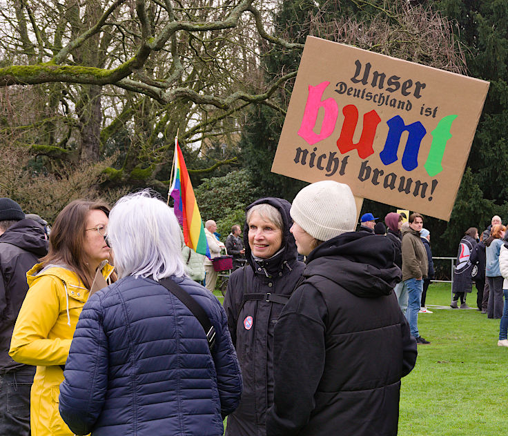 © www.mutbuergerdokus.de: Kundgebung 'Düsseldorf stellt sich quer gegen extreme Rechte und Rassismus!'