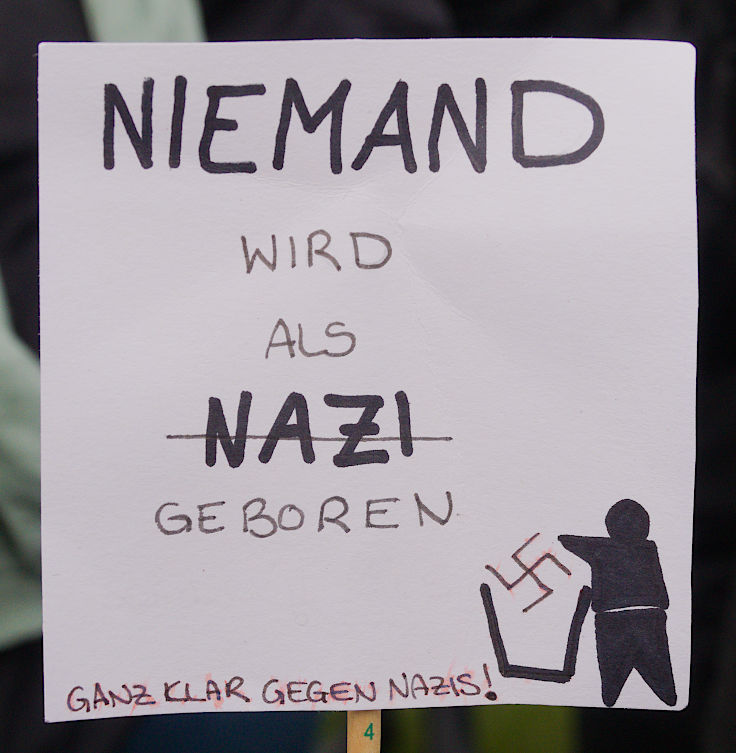 © www.mutbuergerdokus.de: Kundgebung 'Düsseldorf stellt sich quer gegen extreme Rechte und Rassismus!'