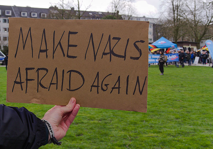 © www.mutbuergerdokus.de: Kundgebung 'Düsseldorf stellt sich quer gegen extreme Rechte und Rassismus!'