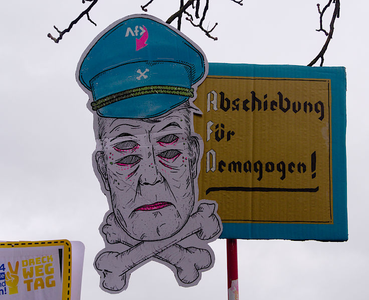 © www.mutbuergerdokus.de: Kundgebung 'Düsseldorf stellt sich quer gegen extreme Rechte und Rassismus!'