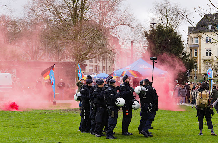 © www.mutbuergerdokus.de: Kundgebung 'Düsseldorf stellt sich quer gegen extreme Rechte und Rassismus!'
