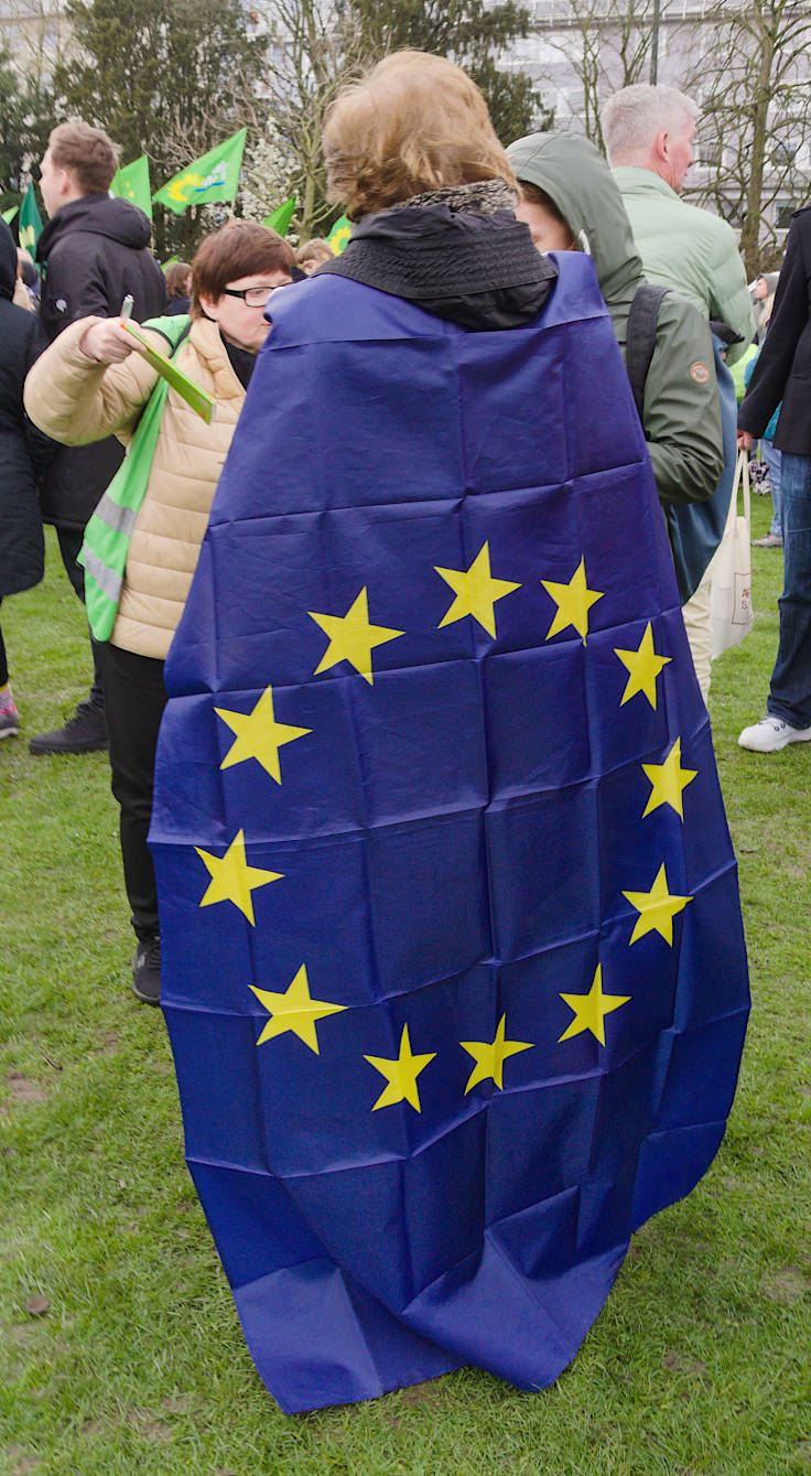 © www.mutbuergerdokus.de: Kundgebung 'Düsseldorf stellt sich quer gegen extreme Rechte und Rassismus!'