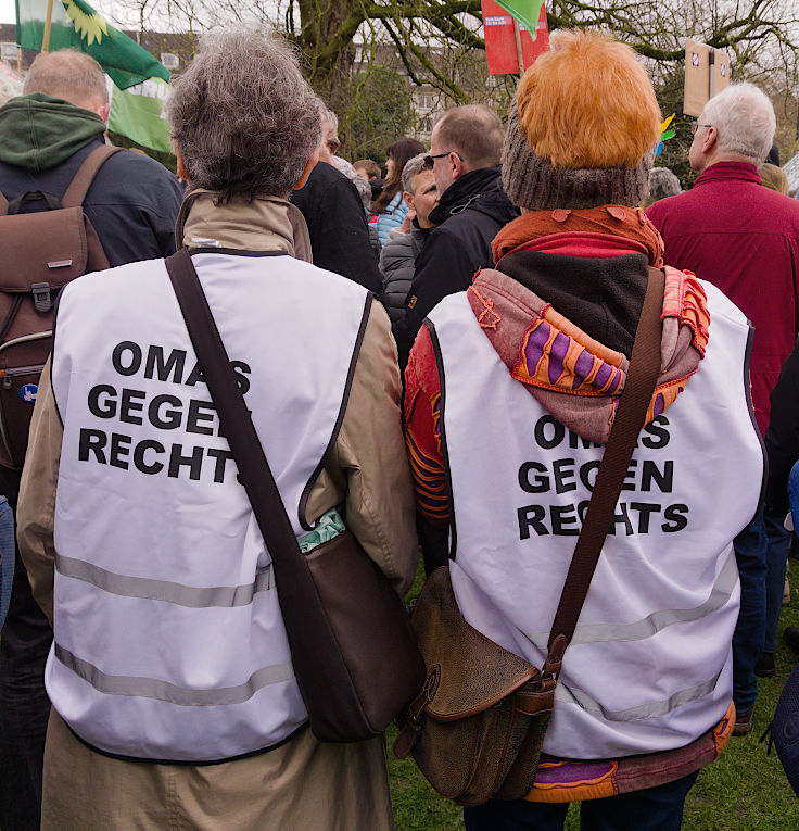 © www.mutbuergerdokus.de: Kundgebung 'Düsseldorf stellt sich quer gegen extreme Rechte und Rassismus!'