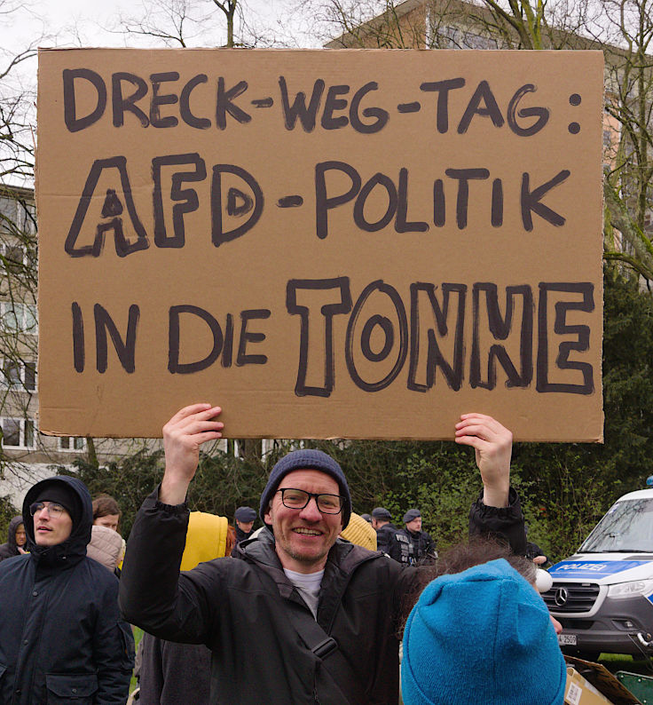 © www.mutbuergerdokus.de: Kundgebung 'Düsseldorf stellt sich quer gegen extreme Rechte und Rassismus!'