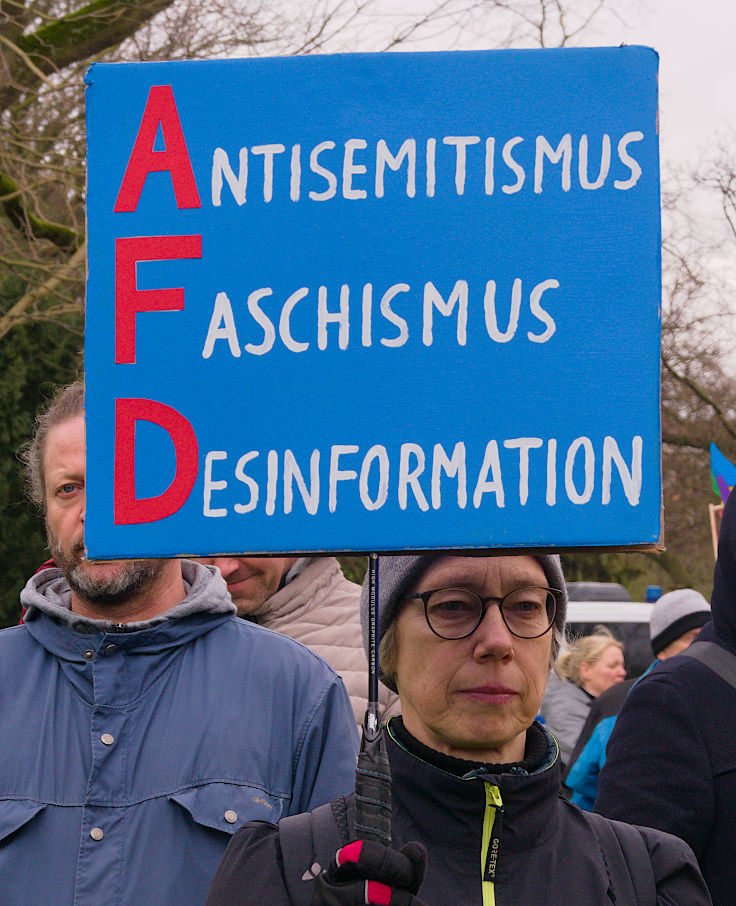 © www.mutbuergerdokus.de: Kundgebung 'Düsseldorf stellt sich quer gegen extreme Rechte und Rassismus!'