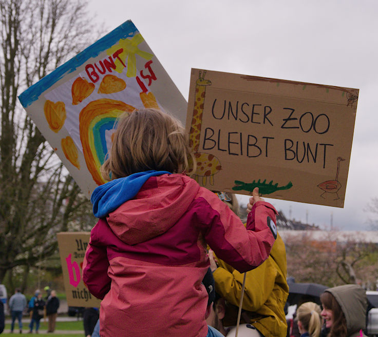 © www.mutbuergerdokus.de: Kundgebung 'Düsseldorf stellt sich quer gegen extreme Rechte und Rassismus!'