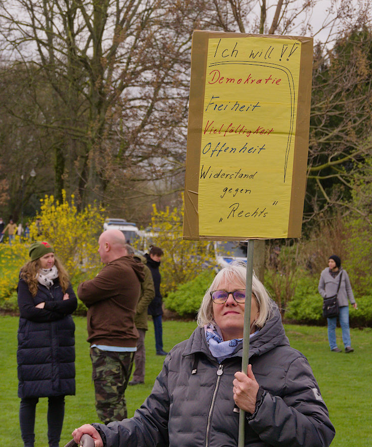 © www.mutbuergerdokus.de: Kundgebung 'Düsseldorf stellt sich quer gegen extreme Rechte und Rassismus!'