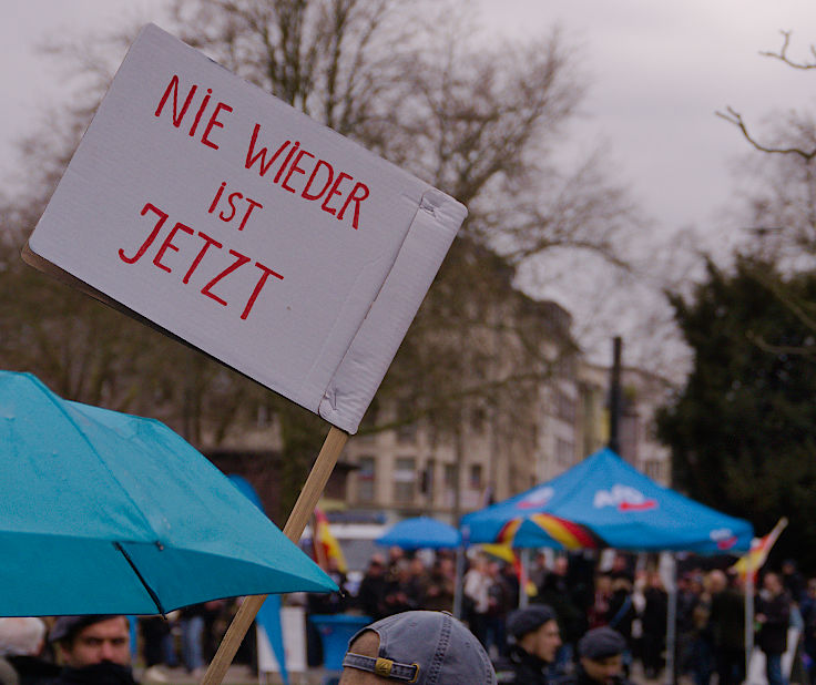 © www.mutbuergerdokus.de: Kundgebung 'Düsseldorf stellt sich quer gegen extreme Rechte und Rassismus!'