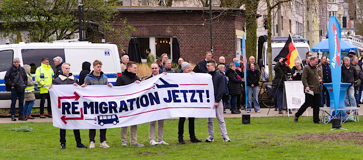 © www.mutbuergerdokus.de: Kundgebung 'Düsseldorf stellt sich quer gegen extreme Rechte und Rassismus!'