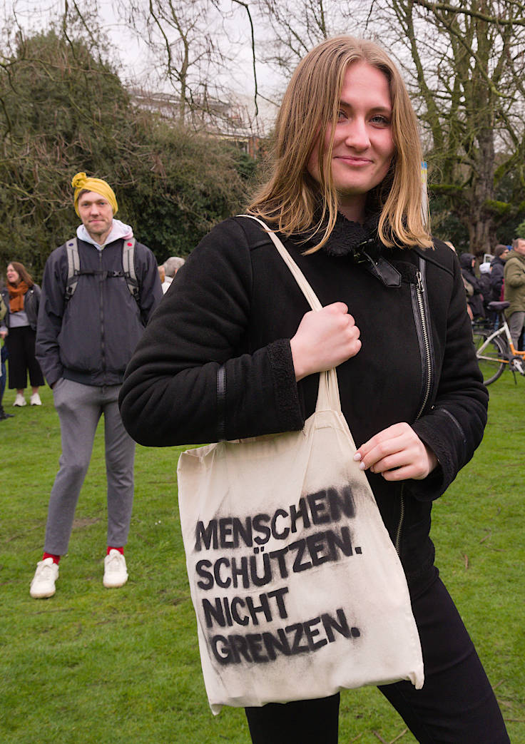 © www.mutbuergerdokus.de: Kundgebung 'Düsseldorf stellt sich quer gegen extreme Rechte und Rassismus!'