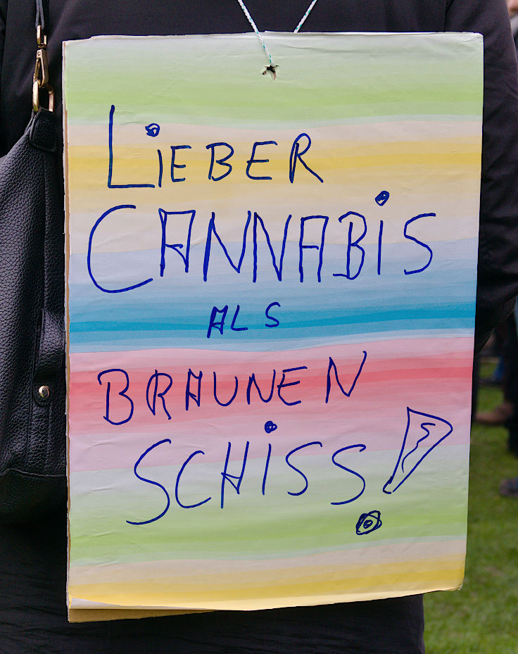 © www.mutbuergerdokus.de: Kundgebung 'Düsseldorf stellt sich quer gegen extreme Rechte und Rassismus!'