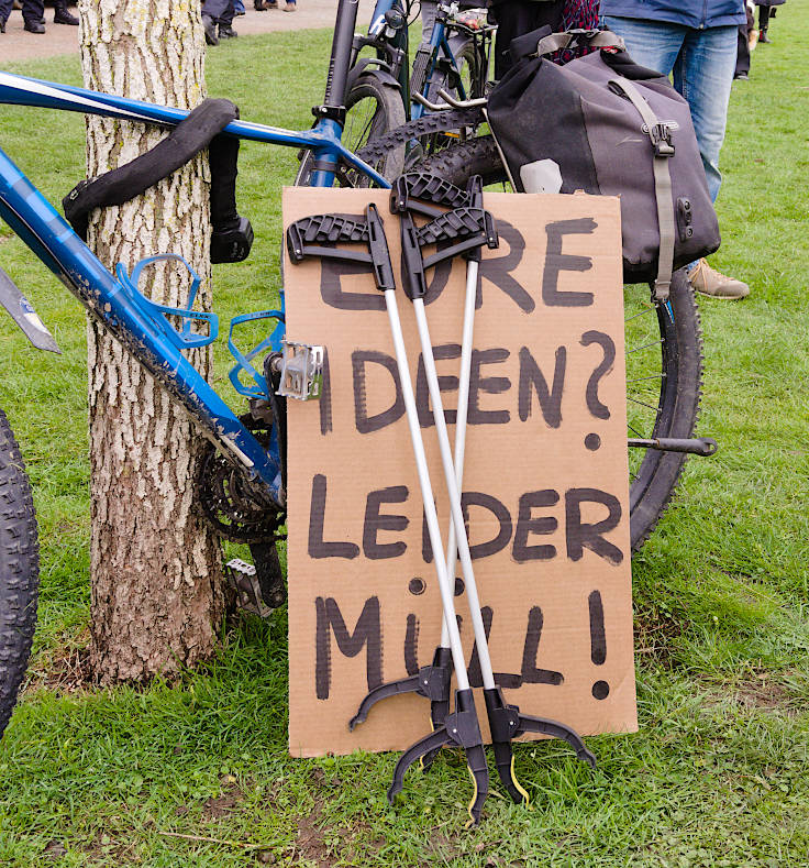 © www.mutbuergerdokus.de: Kundgebung 'Düsseldorf stellt sich quer gegen extreme Rechte und Rassismus!'