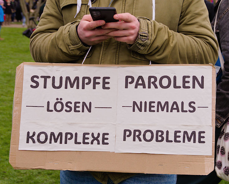 © www.mutbuergerdokus.de: Kundgebung 'Düsseldorf stellt sich quer gegen extreme Rechte und Rassismus!'