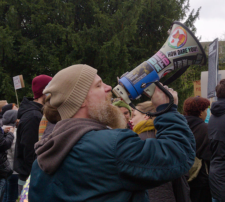 © www.mutbuergerdokus.de: Kundgebung 'Düsseldorf stellt sich quer gegen extreme Rechte und Rassismus!'