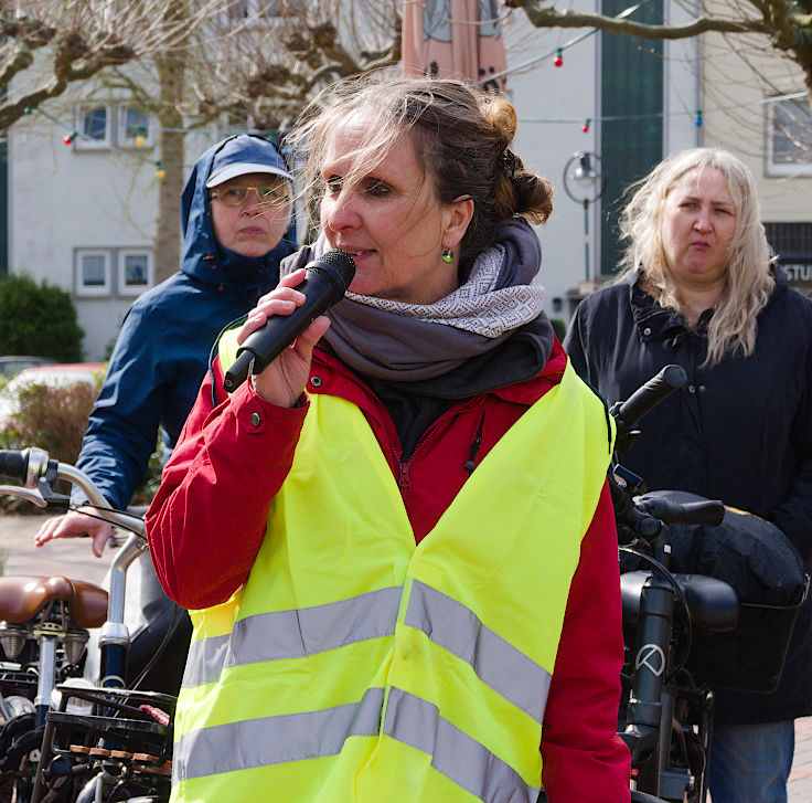 © www.mutbuergerdokus.de: Wasserbündnis Rheinisches Revier: Protest-Radtour entlang der geplanten Rheinwassertransportleitung