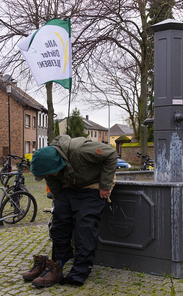© www.mutbuergerdokus.de: Wasserbündnis Rheinisches Revier: Protest-Radtour entlang der geplanten Rheinwassertransportleitung