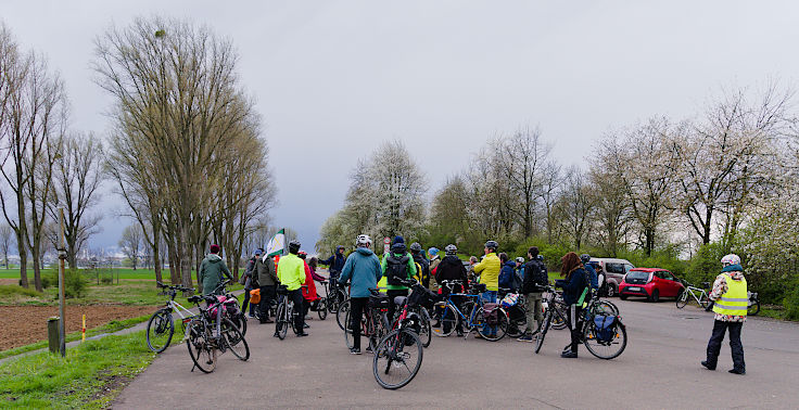 © www.mutbuergerdokus.de: Wasserbündnis Rheinisches Revier: Protest-Radtour entlang der geplanten Rheinwassertransportleitung