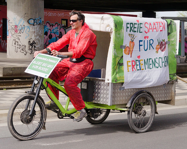 © www.mutbuergerdokus.de: Aktionsbündnis gegen Gentechnik - Düsseldorf und Umgebung: Demonstration 'Gehen gegen Gentechnik'