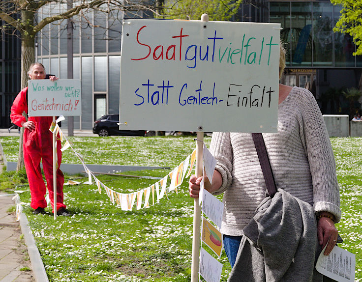© www.mutbuergerdokus.de: Aktionsbündnis gegen Gentechnik - Düsseldorf und Umgebung: Demonstration 'Gehen gegen Gentechnik'