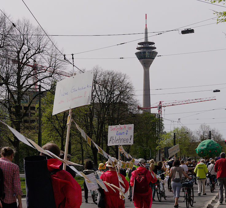 © www.mutbuergerdokus.de: Aktionsbündnis gegen Gentechnik - Düsseldorf und Umgebung: Demonstration 'Gehen gegen Gentechnik'