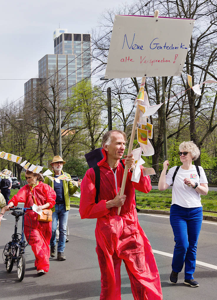 © www.mutbuergerdokus.de: Aktionsbündnis gegen Gentechnik - Düsseldorf und Umgebung: Demonstration 'Gehen gegen Gentechnik'