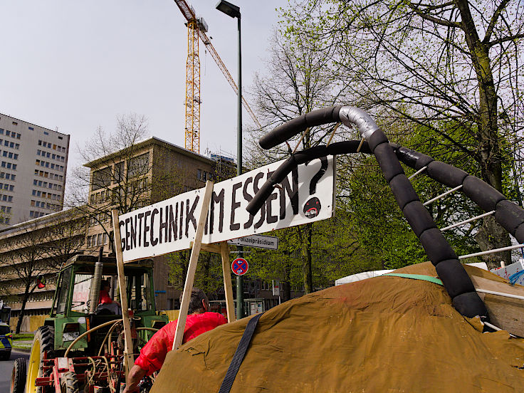 © www.mutbuergerdokus.de: Aktionsbündnis gegen Gentechnik - Düsseldorf und Umgebung: Demonstration 'Gehen gegen Gentechnik'