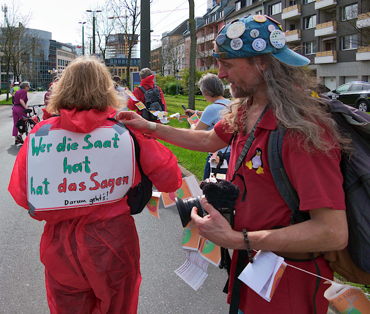 © www.mutbuergerdokus.de: Aktionsbündnis gegen Gentechnik - Düsseldorf und Umgebung: Demonstration 'Gehen gegen Gentechnik'