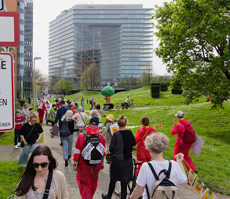© www.mutbuergerdokus.de: Aktionsbündnis gegen Gentechnik - Düsseldorf und Umgebung: Demonstration 'Gehen gegen Gentechnik'