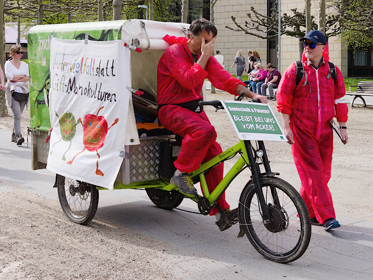 © www.mutbuergerdokus.de: Aktionsbündnis gegen Gentechnik - Düsseldorf und Umgebung: Demonstration 'Gehen gegen Gentechnik'