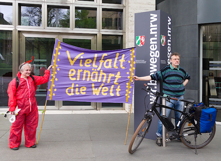 © www.mutbuergerdokus.de: Aktionsbündnis gegen Gentechnik - Düsseldorf und Umgebung: Demonstration 'Gehen gegen Gentechnik'