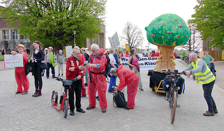 © www.mutbuergerdokus.de: Aktionsbündnis gegen Gentechnik - Düsseldorf und Umgebung: Demonstration 'Gehen gegen Gentechnik'