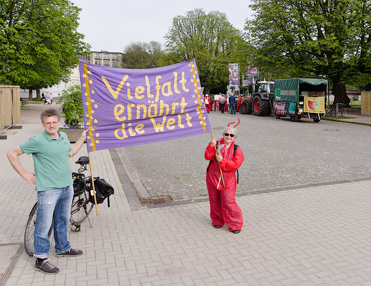 © www.mutbuergerdokus.de: Aktionsbündnis gegen Gentechnik - Düsseldorf und Umgebung: Demonstration 'Gehen gegen Gentechnik'