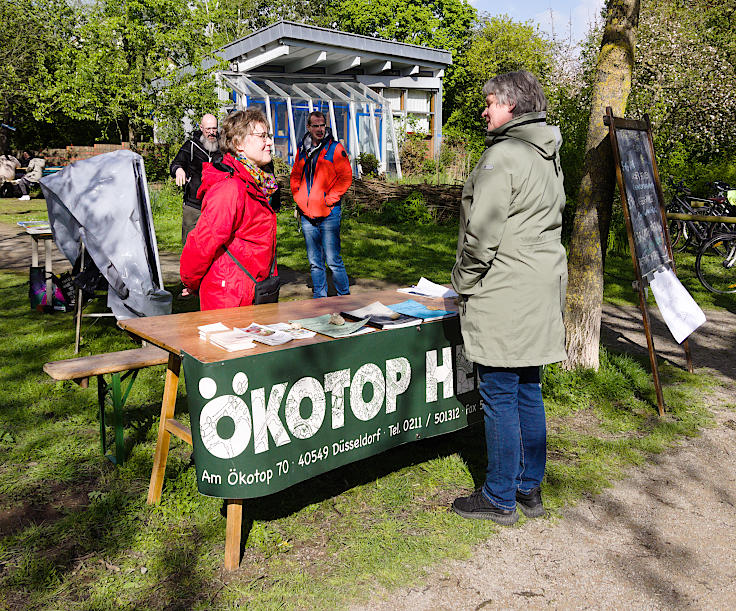 &copy; www.mutbuergerdokus.de: &Ouml;kotop Heerdt: Gartenfest zum 'Tag der Erde'