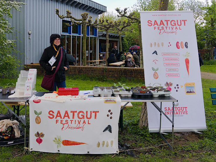 &copy; www.mutbuergerdokus.de: &Ouml;kotop Heerdt: Gartenfest zum 'Tag der Erde'