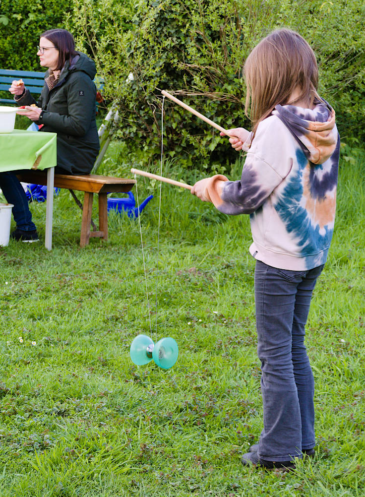&copy; www.mutbuergerdokus.de: &Ouml;kotop Heerdt: Gartenfest zum 'Tag der Erde'