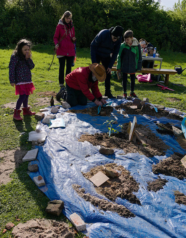 &copy; www.mutbuergerdokus.de: &Ouml;kotop Heerdt: Gartenfest zum 'Tag der Erde'