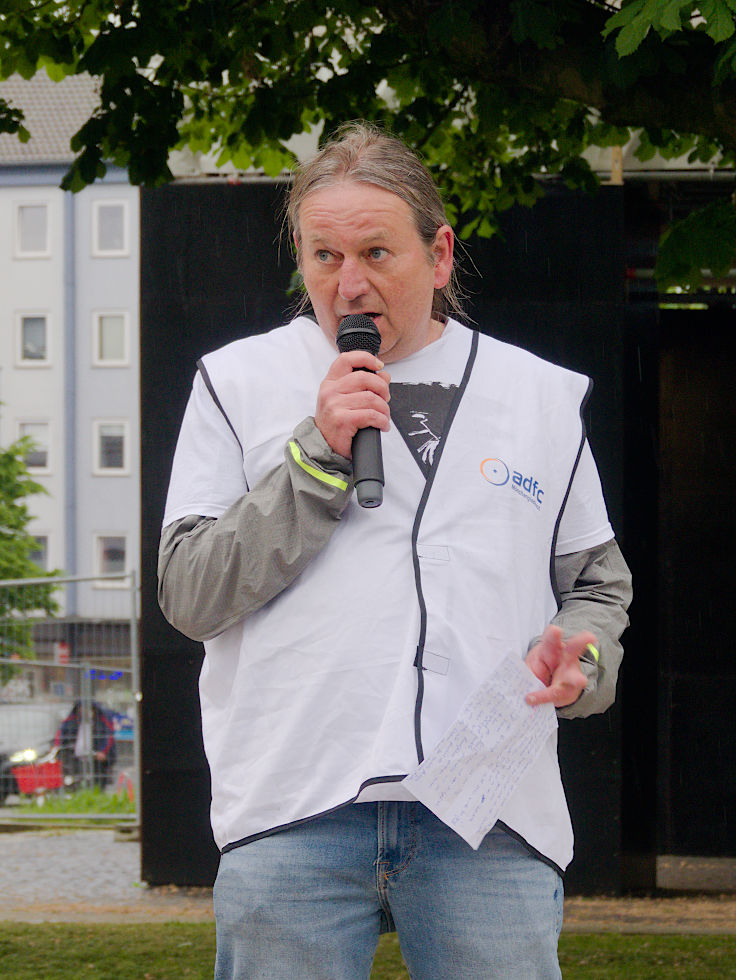 © www.mutbuergerdokus.de: ADFC Mönchengladbach: 4. 'Ride of Silence'