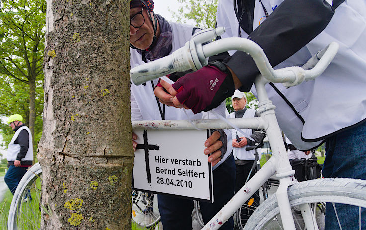 © www.mutbuergerdokus.de: ADFC Mönchengladbach: 4. 'Ride of Silence'