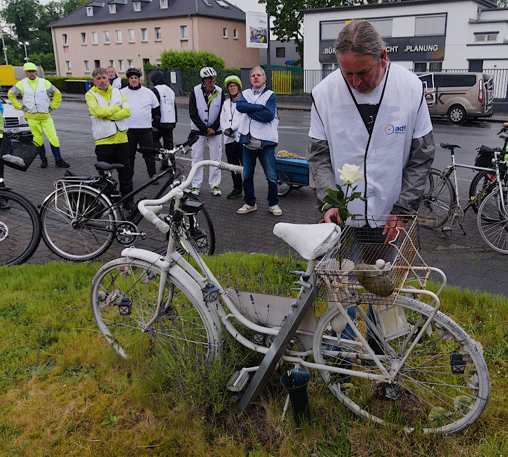 © www.mutbuergerdokus.de: ADFC Mönchengladbach: 4. 'Ride of Silence'