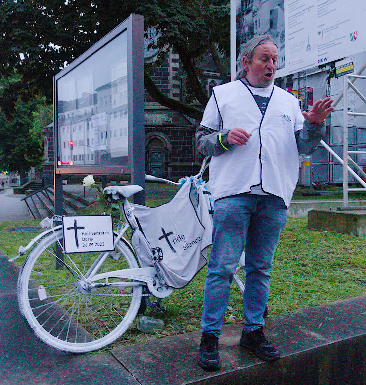 © www.mutbuergerdokus.de: ADFC Mönchengladbach: 4. 'Ride of Silence'