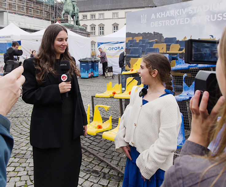 © www.mutbuergerdokus.de: #NeverStopStanding: Straßenfest der ukrainischen Kultur mit Ausstellung des zerstörten Fußballstadions in Sonyachny