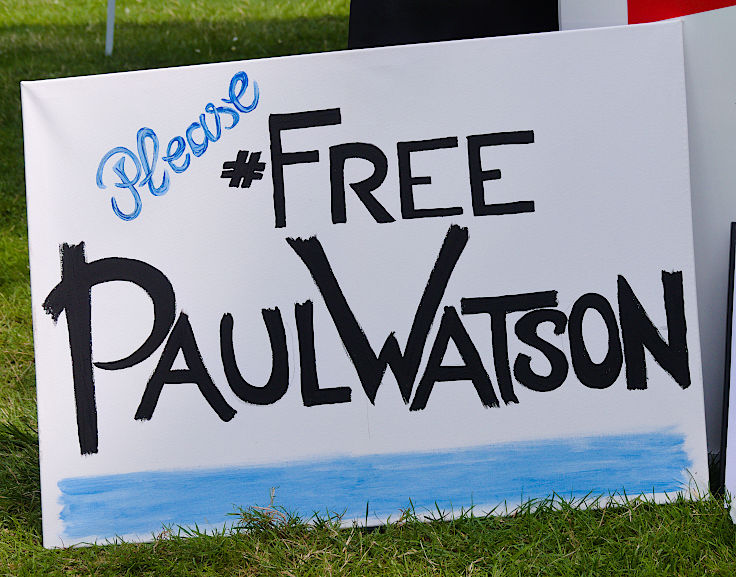 © www.mutbuergerdokus.de: Kundgebung 'FREE Paul Watson'