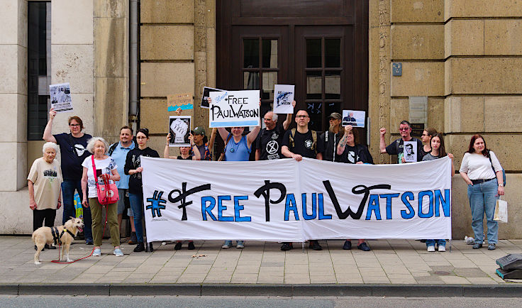 © www.mutbuergerdokus.de: Kundgebung 'FREE Paul Watson'