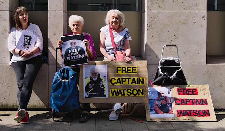 © www.mutbuergerdokus.de: Mahnwache 'FREE Paul Watson'
