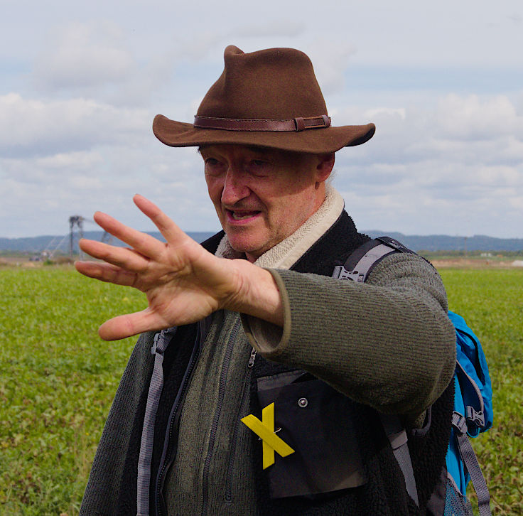 © www.mutbuergerdokus.de: Waldspaziergang am und im Hambacher Wald