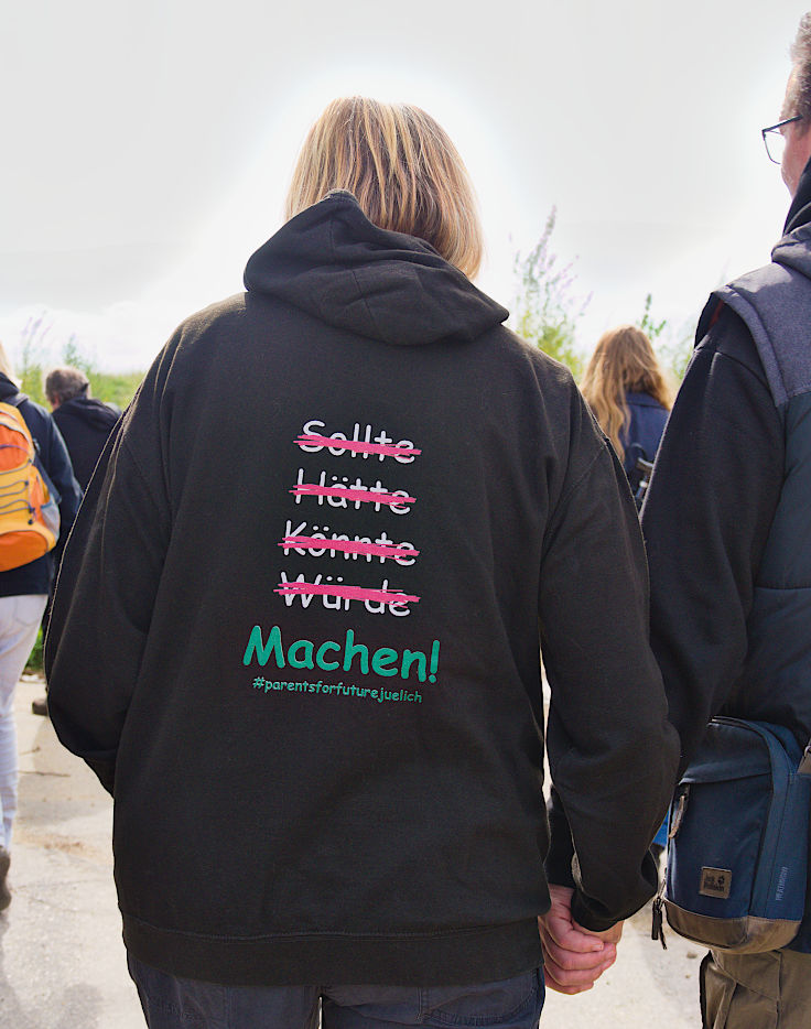 © www.mutbuergerdokus.de: Waldspaziergang am und im Hambacher Wald