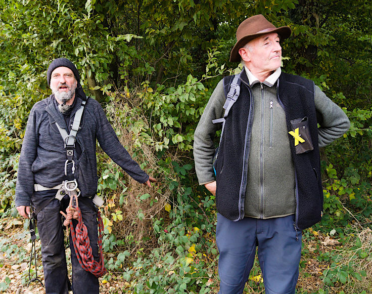 © www.mutbuergerdokus.de: Waldspaziergang am und im Hambacher Wald