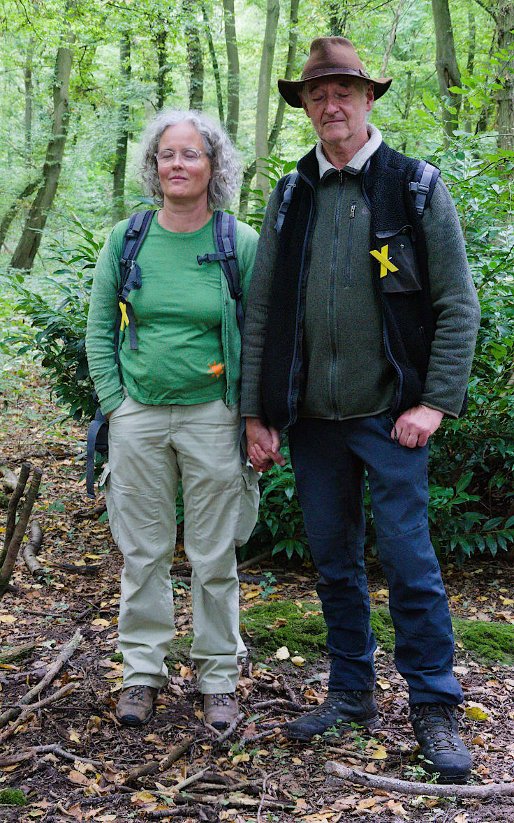 © www.mutbuergerdokus.de: Waldspaziergang am und im Hambacher Wald