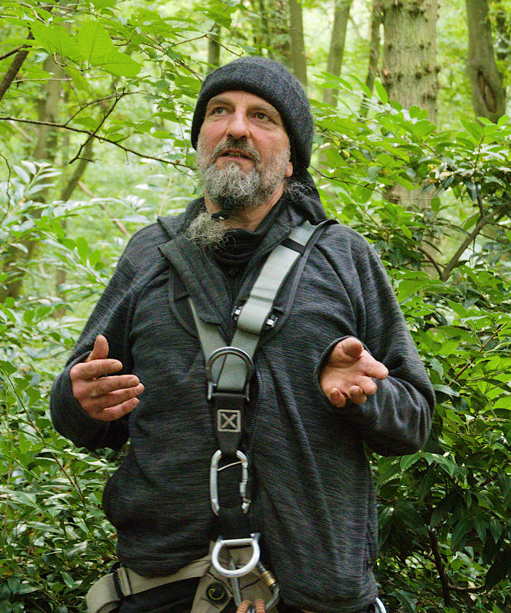 © www.mutbuergerdokus.de: Waldspaziergang am und im Hambacher Wald
