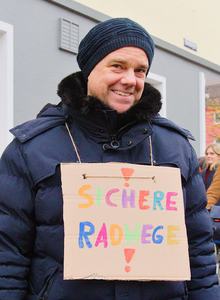 © www.mutbuergerdokus.de: Demonstration 'Sichere Luxemburger Straße für alle - Unfälle verhindern, nicht verwalten!'